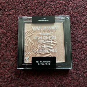 Wet N Wild highlighting powder in precious petals